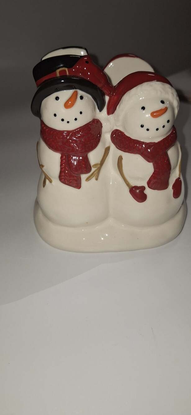 St. Nicolas Square ( Kohls) Yuletide Mr. & Mrs. Snowman Napkin Holder